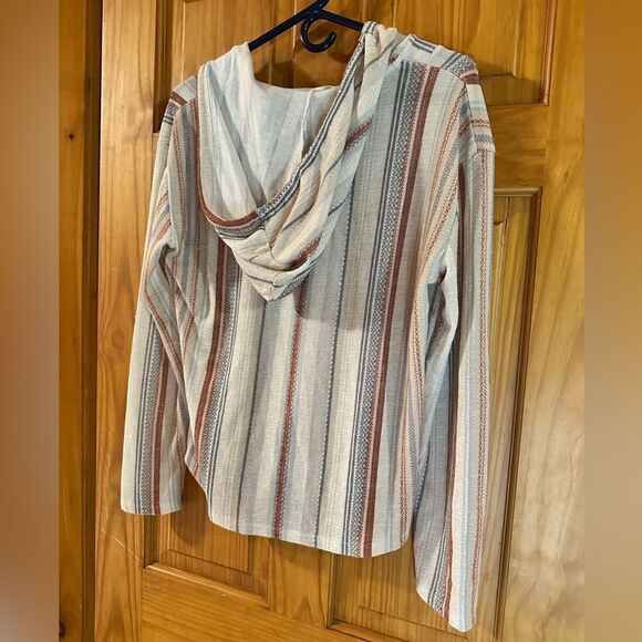 Wallflower Lightweight Poncho Knit Pullover - Picture 2 of 3